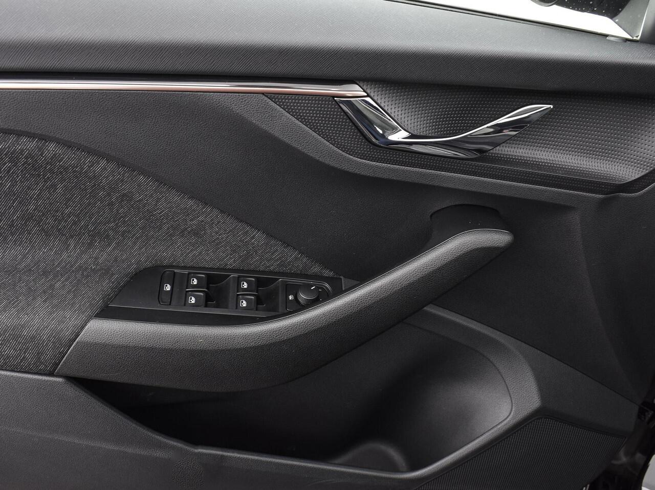 Skoda SCALA 1.0 TSI 110pk Business Edition · Apple/Android Car Play · Navigatie · Stoelverwarming · P-Sensoren · Draadloos Opladen · 17 Inch · Garantie t/m 10-08-2027 of 100.000km