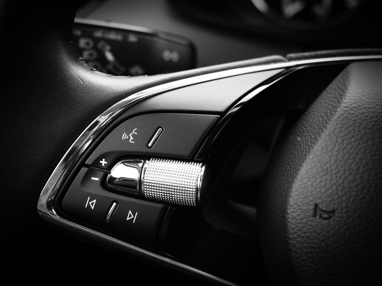 Skoda SCALA 1.0 TSI 110pk Ambition · Apple/Android Car Play · Airco · Cruise Control · DAB · 16'' Inch · Garantie t/m 12-05-2027 of 100.000km