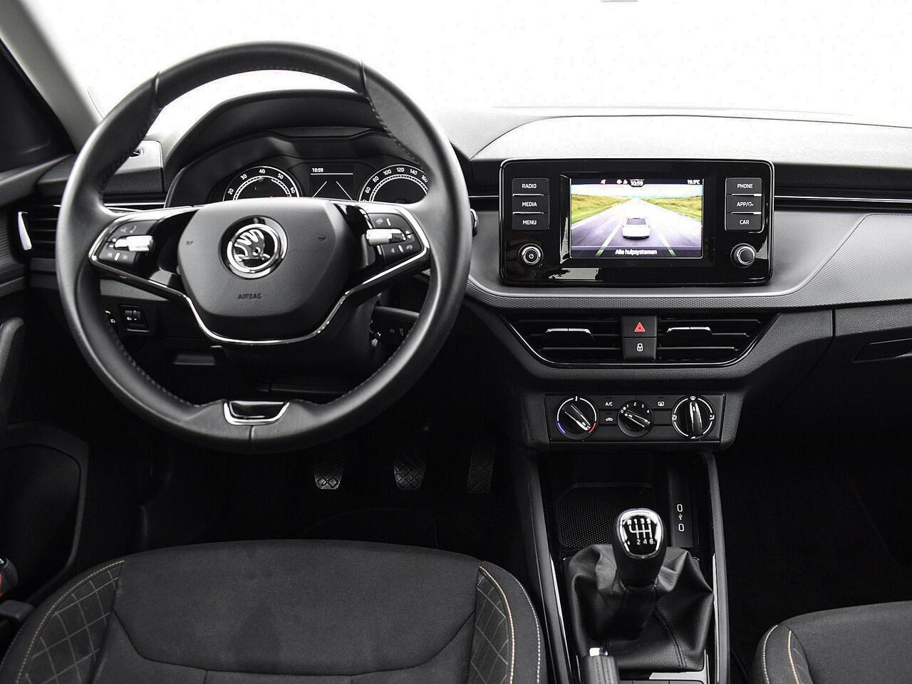 Skoda SCALA 1.0 TSI 110pk Ambition · Apple/Android Car Play · Airco · Cruise Control · DAB · 16'' Inch · Garantie t/m 12-05-2027 of 100.000km