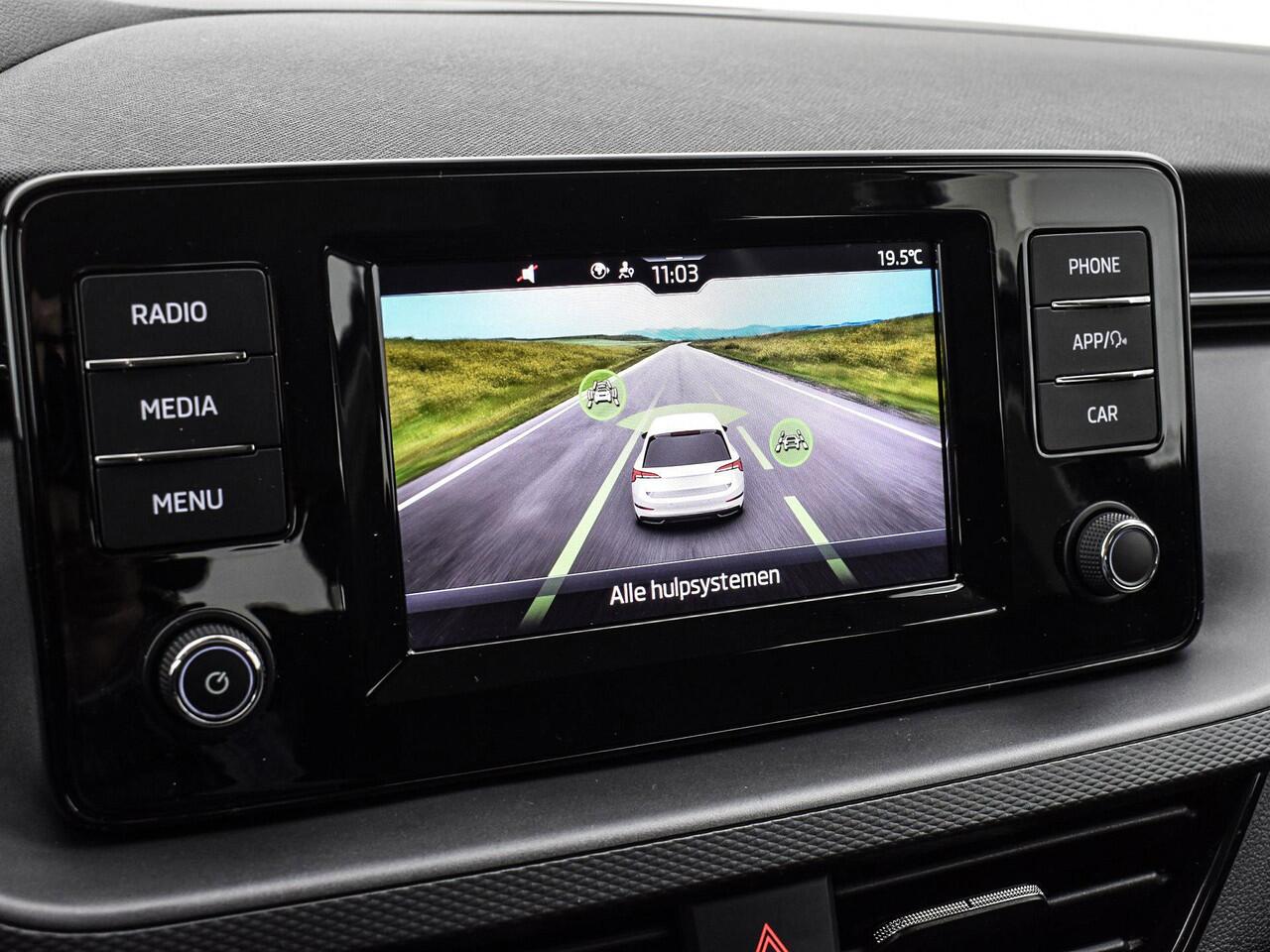 Skoda SCALA 1.0 TSI 110pk Ambition · Apple/Android Car Play · Airco · Cruise Control · DAB · 16'' Inch · Garantie t/m 12-05-2027 of 100.000km