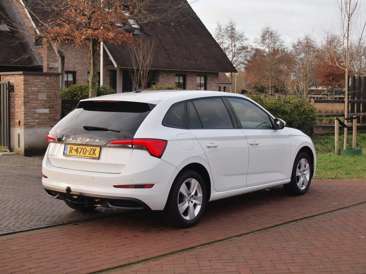 Skoda SCALA 1.0 TSI Sport Business | Apple Carplay | Trekhaak | Parkeensensoren | Sportstoelen | NL-Auto |