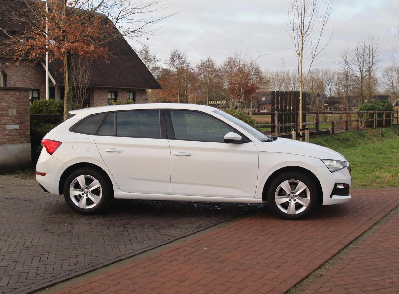 Skoda SCALA 1.0 TSI Sport Business | Apple Carplay | Trekhaak | Parkeensensoren | Sportstoelen | NL-Auto |