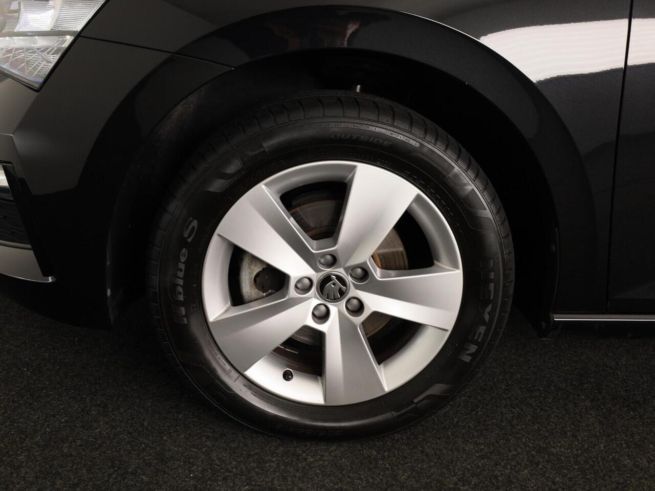 Skoda SCALA 1.0 TSI Ambition 110pk | Verlengde garantie | Navigatie via app | Cruise controle | Airconditioning | 16 inch Lichtmetalen velgen |