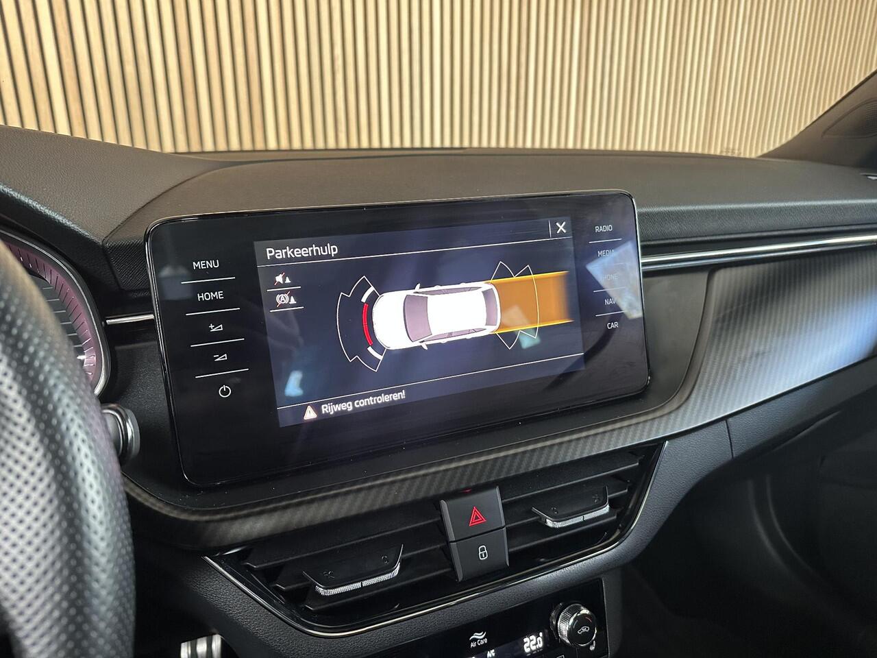 Skoda SCALA 1.5 TSI Monte Carlo Panorama dak | Stoelverwarming | Sportstoelen | Carplay