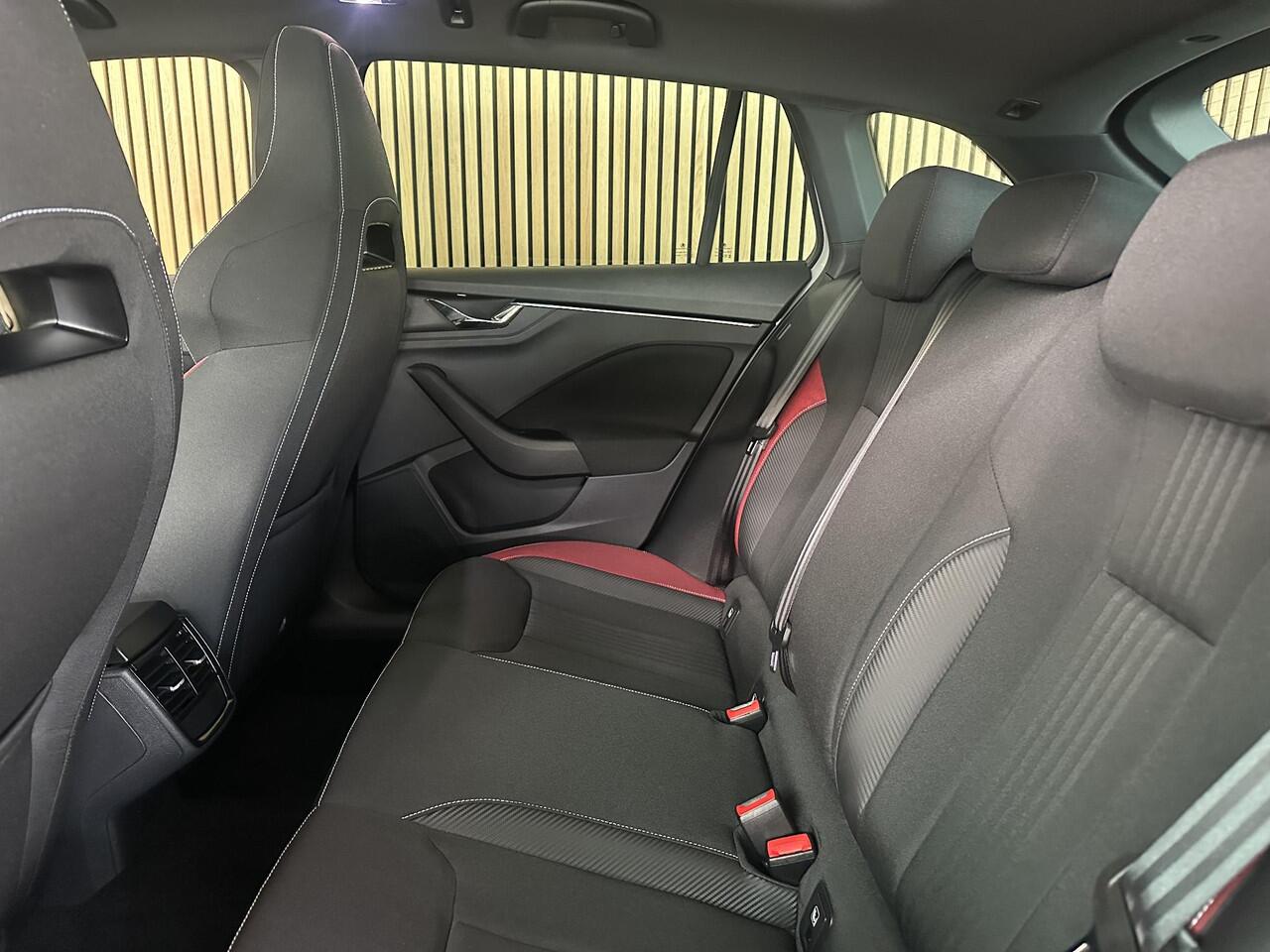 Skoda SCALA 1.5 TSI Monte Carlo Panorama dak | Stoelverwarming | Sportstoelen | Carplay