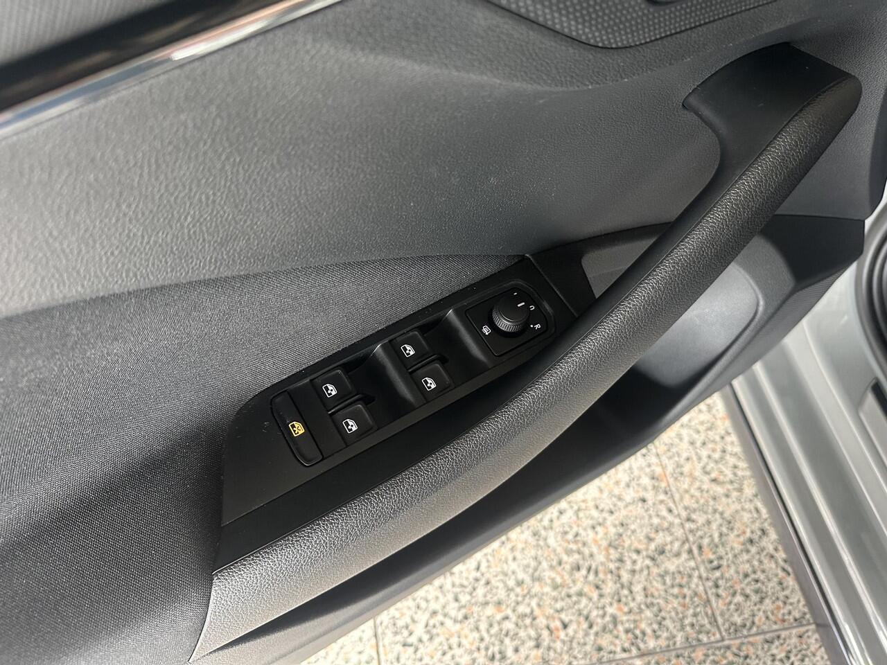 Skoda SCALA 1.5 TSI Monte Carlo Panorama dak | Stoelverwarming | Sportstoelen | Carplay