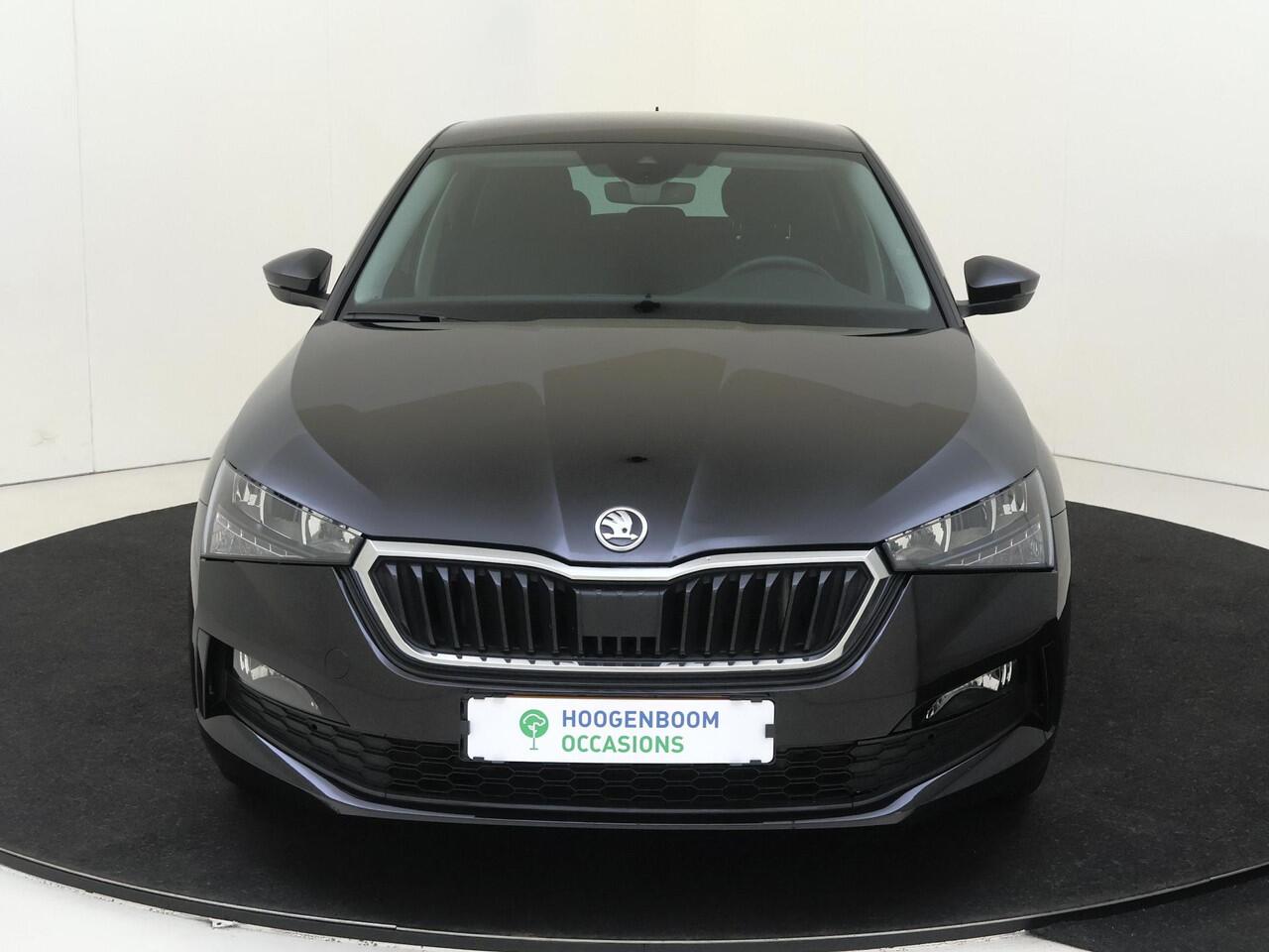 Skoda SCALA 1.0 TSI Sport Business | Parkeersensoren achter | Cruise control | CarPlay | Electronic climate control | Elektrische ramen | Elektrisch verstelbare buitenspiegels |