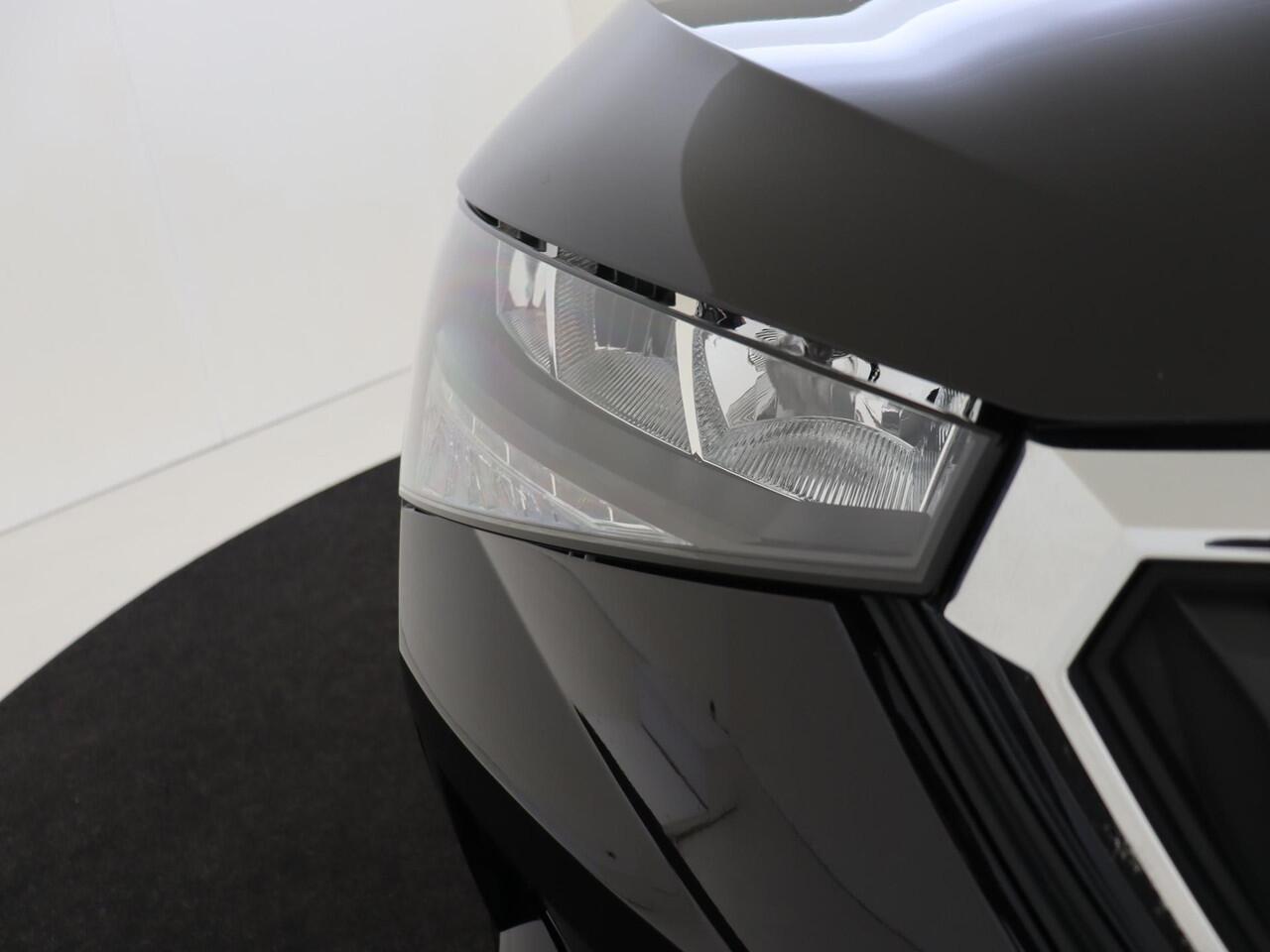 Skoda SCALA 1.0 TSI Sport Business | Parkeersensoren achter | Cruise control | CarPlay | Electronic climate control | Elektrische ramen | Elektrisch verstelbare buitenspiegels |