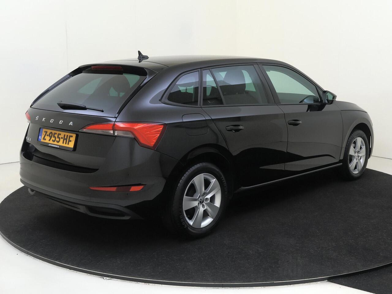 Skoda SCALA 1.0 TSI Sport Business | Parkeersensoren achter | Cruise control | CarPlay | Electronic climate control | Elektrische ramen | Elektrisch verstelbare buitenspiegels |