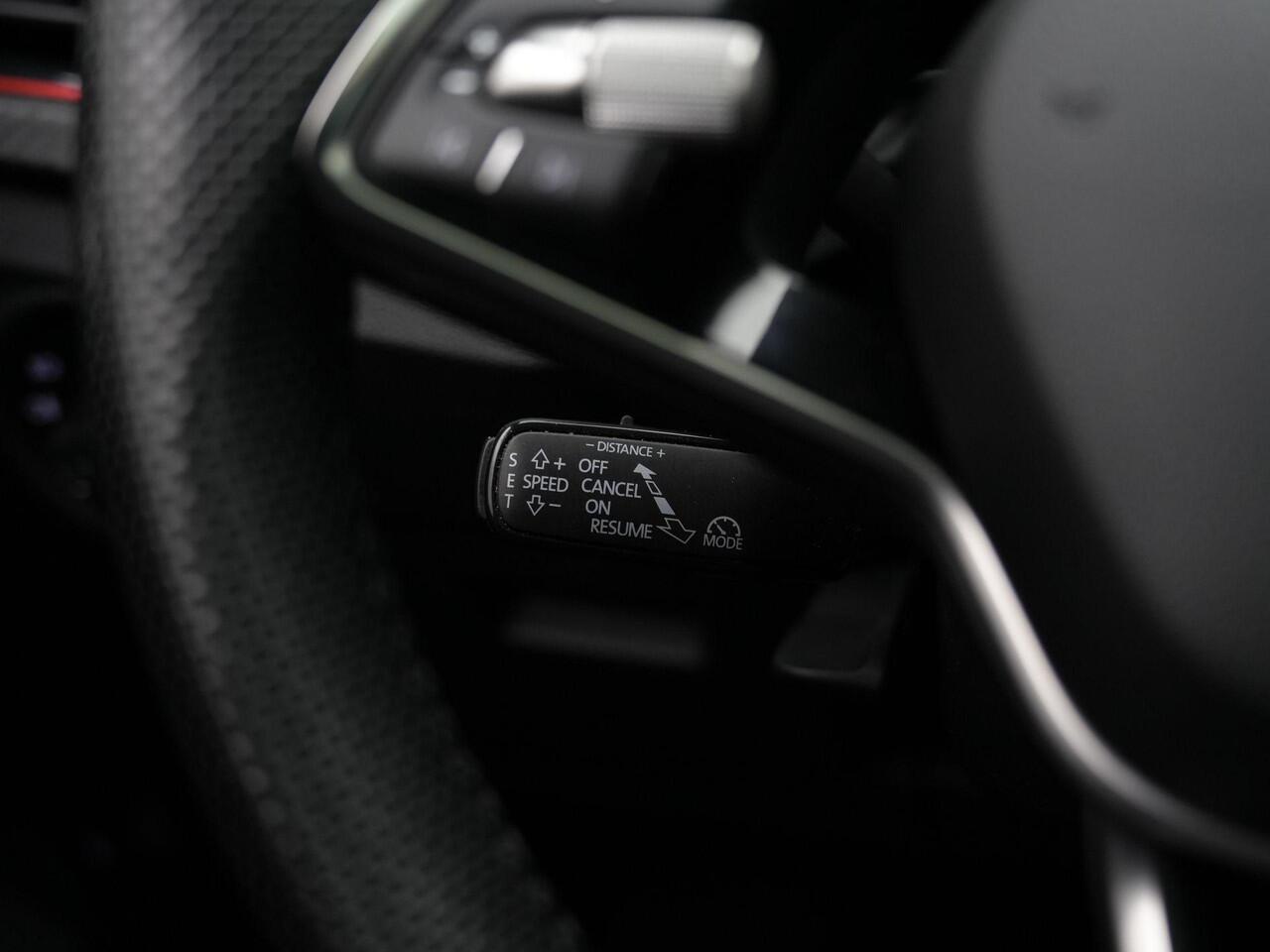 Skoda SCALA 1.0 TSI 115 pk DSG Monte Carlo | Panoramadak | Matrix LED | Achteruitrijcamera | Navigatie | Stoelverwarming | Adaptive Cruise