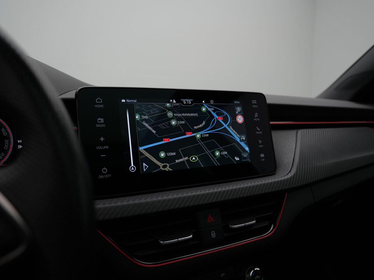 Skoda SCALA 1.0 TSI 115 pk DSG Monte Carlo | Panoramadak | Matrix LED | Achteruitrijcamera | Navigatie | Stoelverwarming | Adaptive Cruise