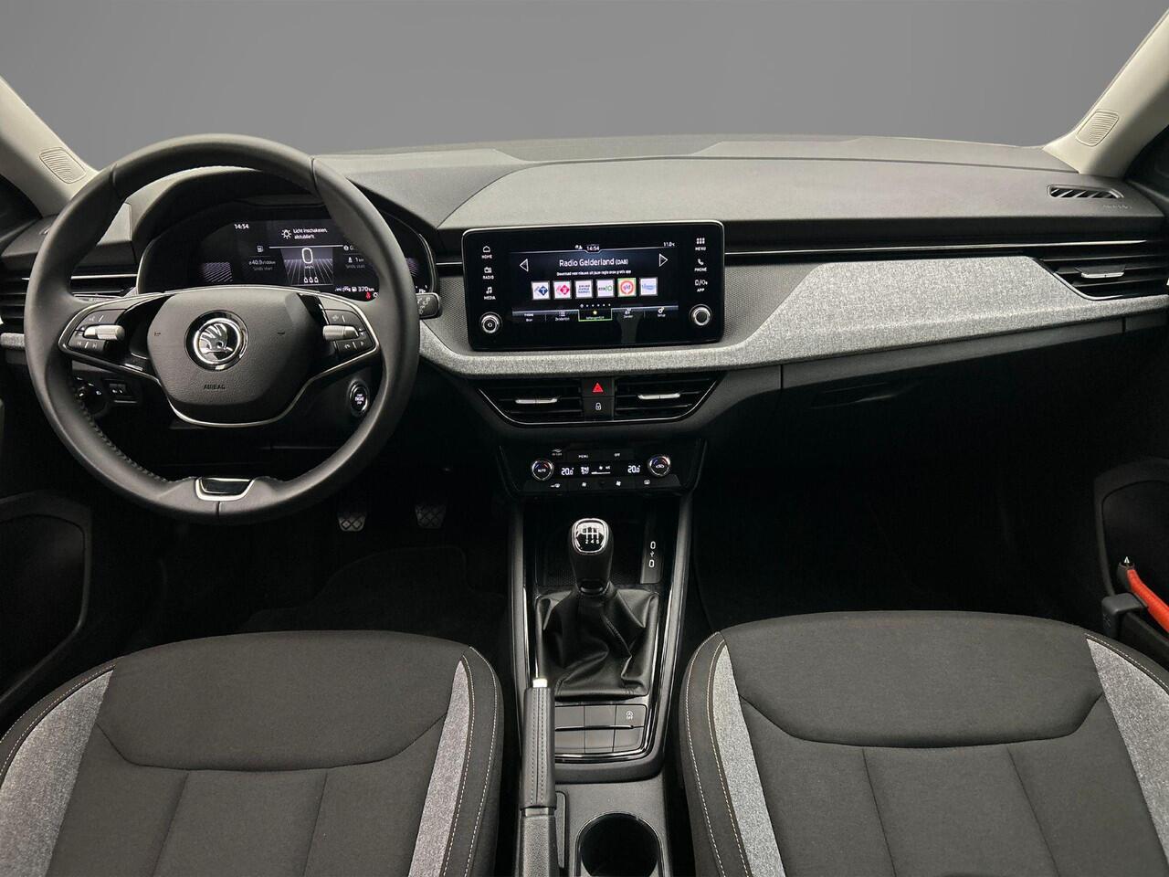 Skoda SCALA Selection 1.0 TSI 115pk Cruise control, Parkeersensor achter, LED koplampen, App connect, DAB, Radio, Airco, Bluetooth