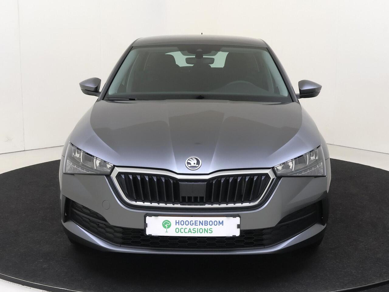 Skoda SCALA 1.0 TSI Active | CarPlay | Airco | Lane- en frontassist | Bluetooth | DAB radio | Regensensor |