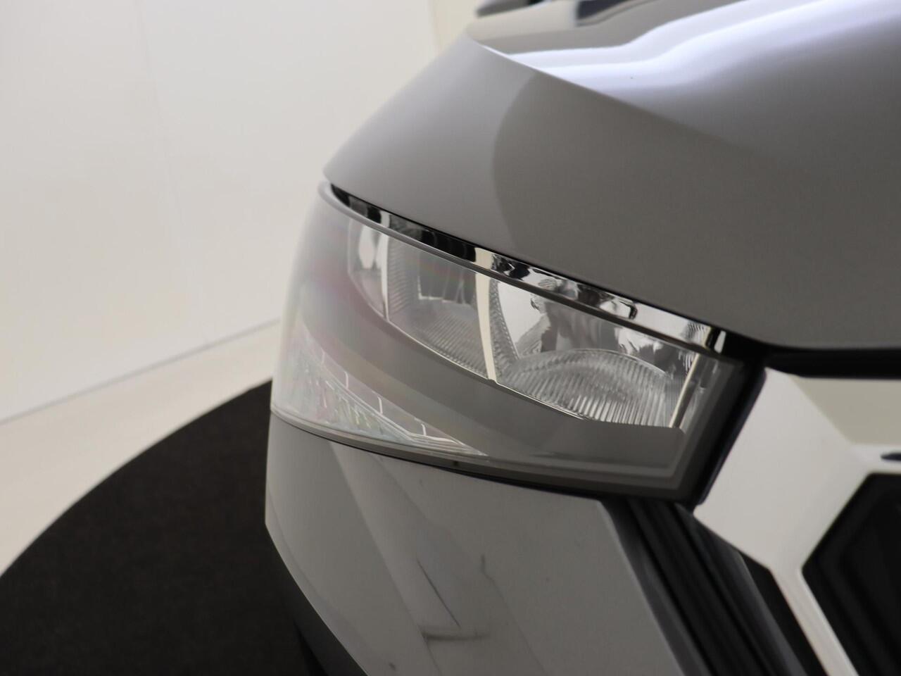 Skoda SCALA 1.0 TSI Active | CarPlay | Airco | Lane- en frontassist | Bluetooth | DAB radio | Regensensor |