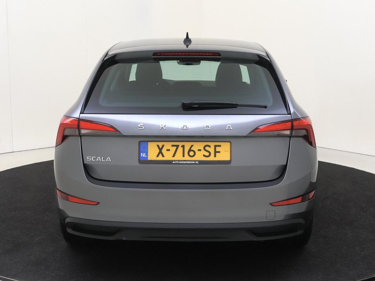 Skoda SCALA 1.0 TSI Active | CarPlay | Airco | Lane- en frontassist | Bluetooth | DAB radio | Regensensor |
