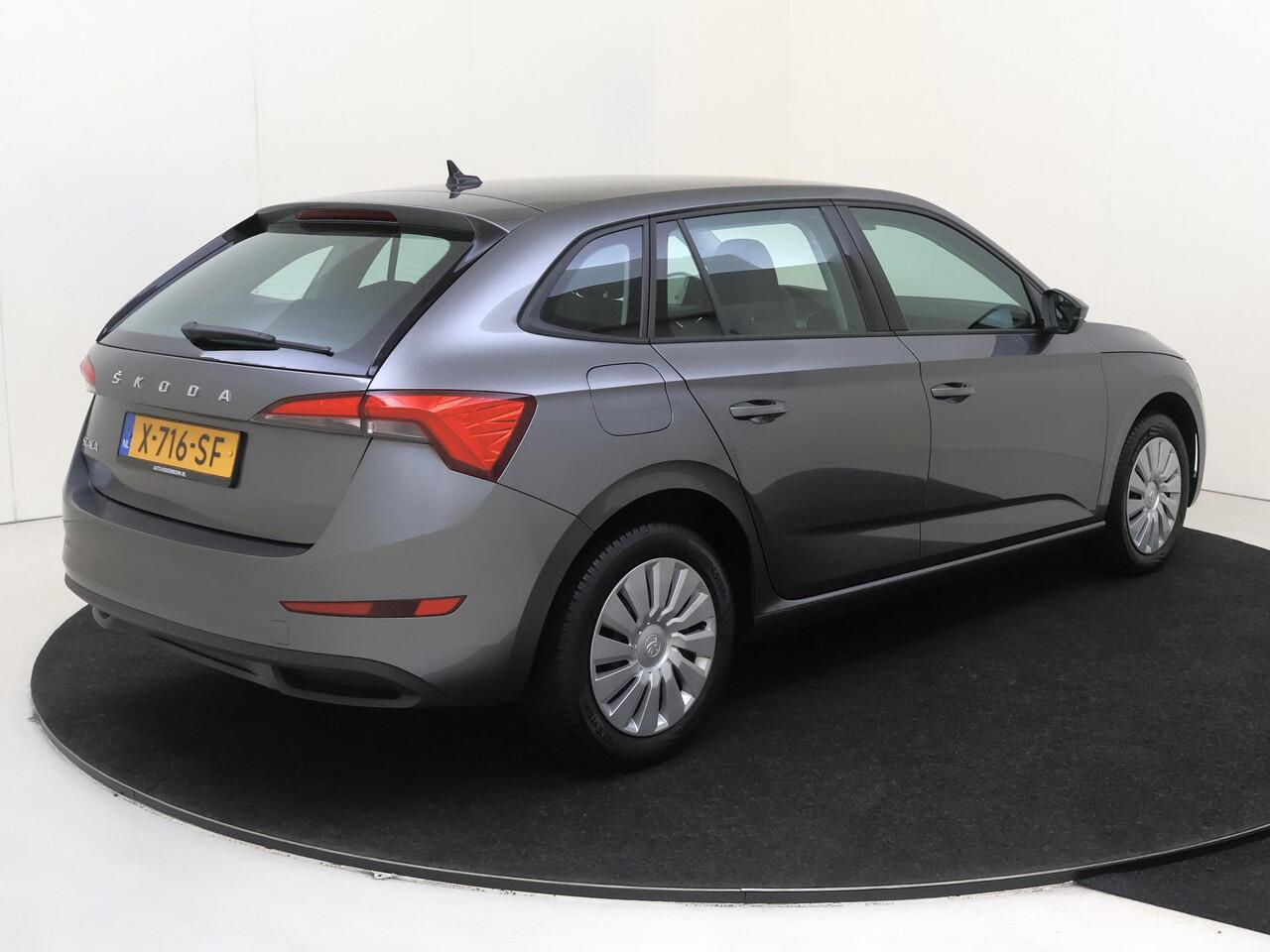 Skoda SCALA 1.0 TSI Active | CarPlay | Airco | Lane- en frontassist | Bluetooth | DAB radio | Regensensor |