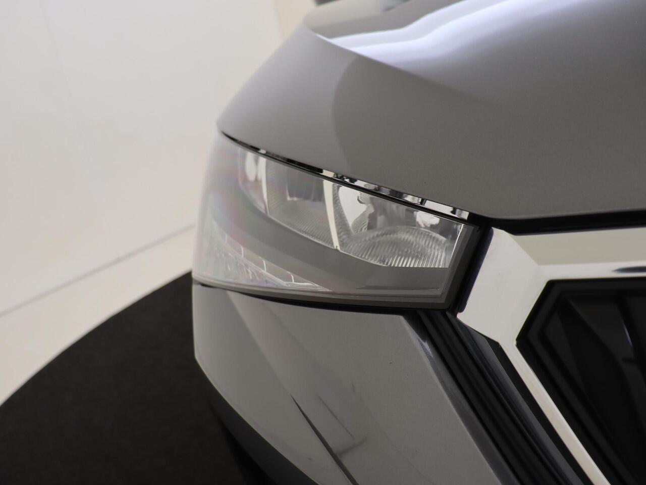 Skoda SCALA 1.0 TSI Active | CarPlay | Airco | Armsteun voor | Elektrisch verstelbare buitenspiegels | Bluetooth |