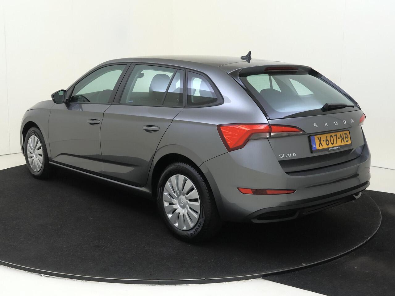 Skoda SCALA 1.0 TSI Active | CarPlay | Airco | Armsteun voor | Elektrisch verstelbare buitenspiegels | Bluetooth |