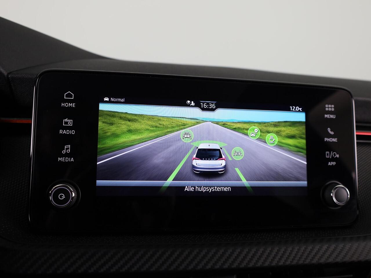 Skoda SCALA Monte Carlo 1.0 TSI 115 pk 7 versn. DSG | Private lease vanaf 619,-- | Panoramadak | Winter pakket | Parkeercamera