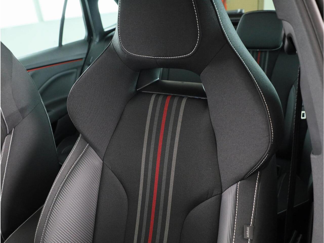 Skoda SCALA Monte Carlo 1.0 TSI 115 pk 7 versn. DSG | Travel assist plus | Winter pakket | 18 inch lichtmetalen velgen