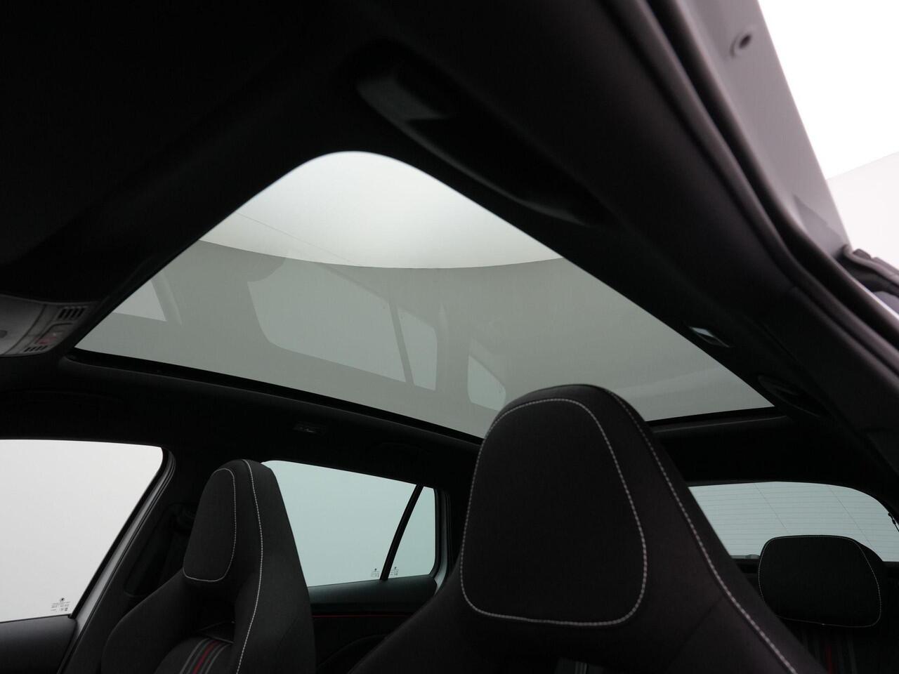 Skoda SCALA 1.0 TSI 115 pk DSG Monte Carlo | Panoramadak | Matrix LED | Achteruitrijcamera | Stoelverwarming | Carplay