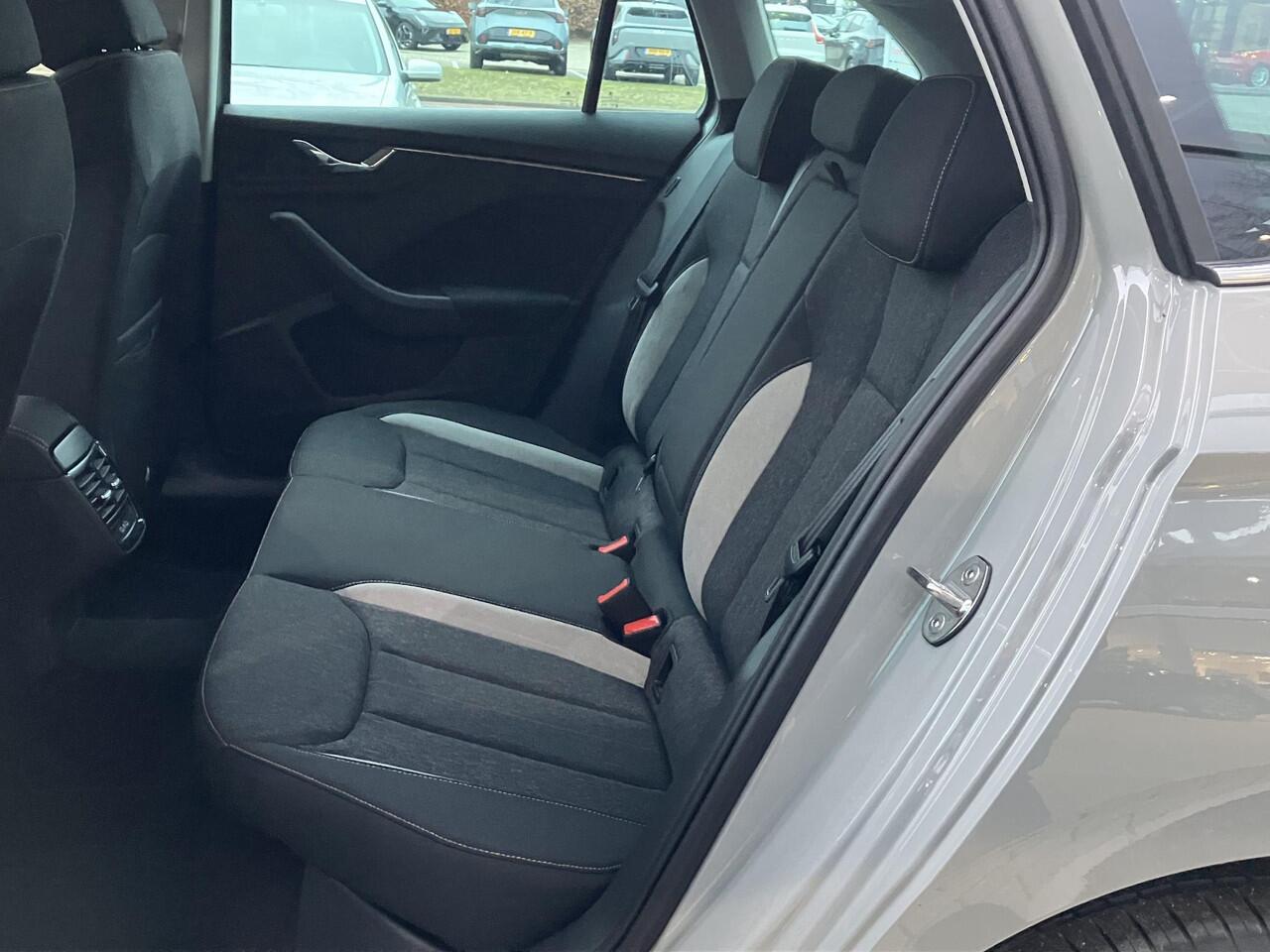 Skoda SCALA Business Edition 1.0 TSI 115 PK | Navigatie pakket | Elektrisch achterklep | Camera | Getint glas |