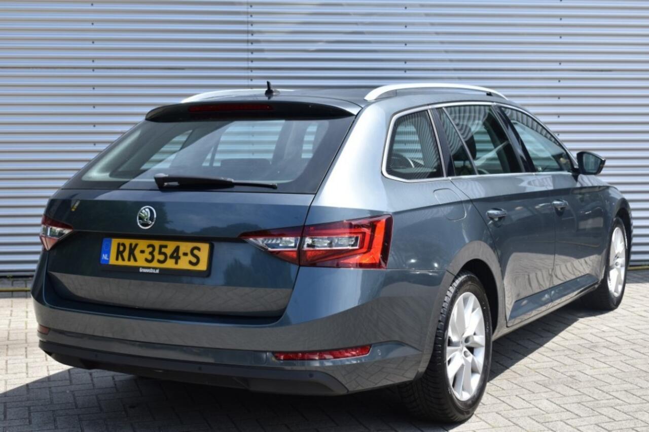 Skoda SUPERB COMBI 1.4 TSI DSG7 STYLE BUSINESS / P.DAK / EL. STOELEN / KEYLESS