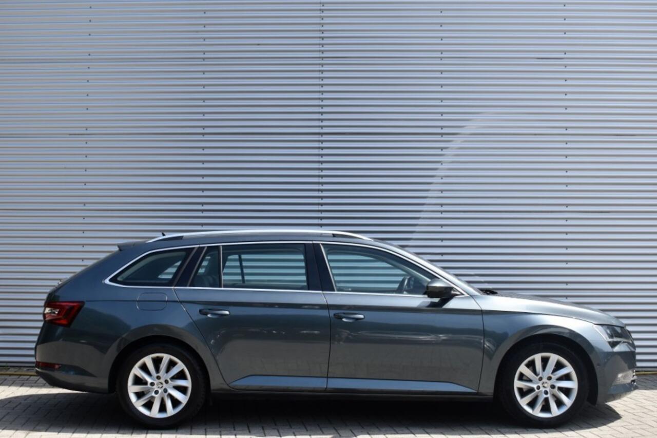 Skoda SUPERB COMBI 1.4 TSI DSG7 STYLE BUSINESS / P.DAK / EL. STOELEN / KEYLESS