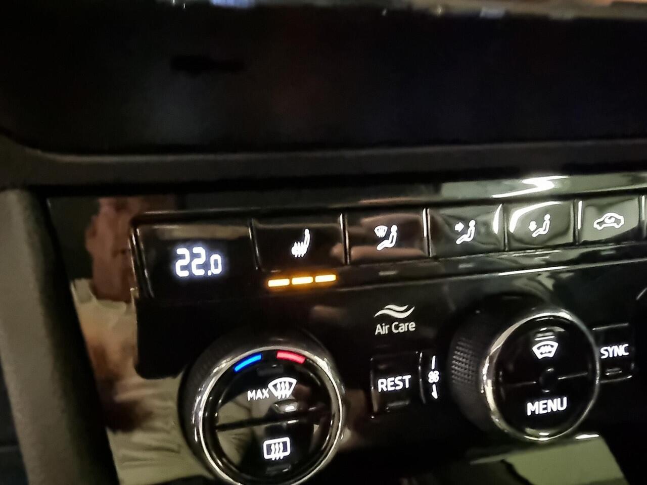 Skoda SUPERB Combi 1.5 TSI ACT Business Edition | Apple CarPlay / Android Auto navigatie | Elektrische achterklep | Stoelverwarming |