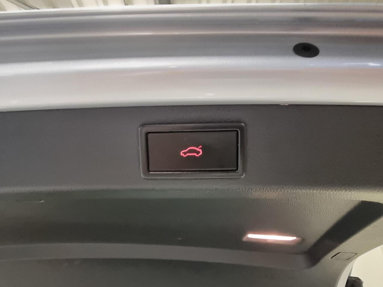 Skoda SUPERB Combi 1.5 TSI ACT Business Edition | Apple CarPlay / Android Auto navigatie | Elektrische achterklep | Stoelverwarming |