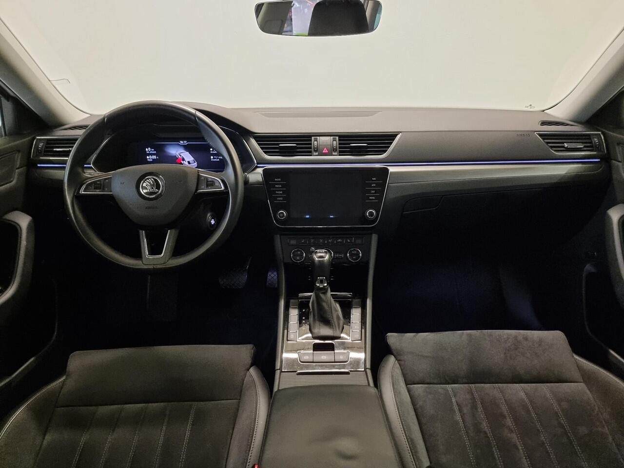 Skoda SUPERB Combi 1.5 TSI ACT Business Edition | Apple CarPlay / Android Auto navigatie | Elektrische achterklep | Stoelverwarming |