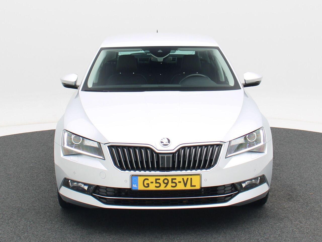 Skoda SUPERB 1.5 TSi 150 Pk Automaat Business Edition | Cruise Control | Navigatie | Bluetooth | CarPlay | Achteruitrijcamera | Trekhaak