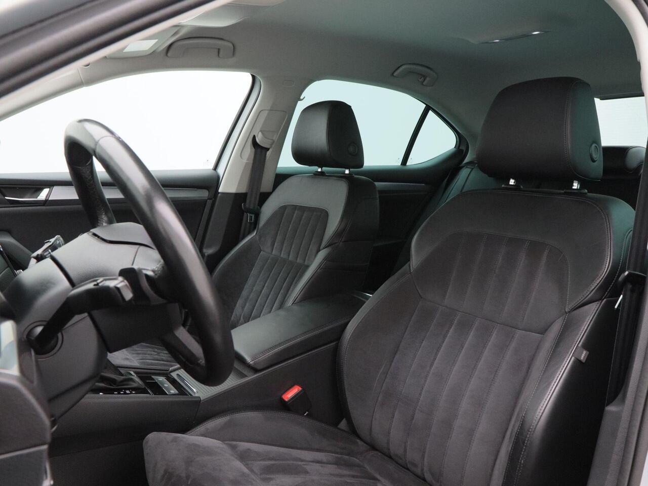 Skoda SUPERB 1.5 TSi 150 Pk Automaat Business Edition | Cruise Control | Navigatie | Bluetooth | CarPlay | Achteruitrijcamera | Trekhaak