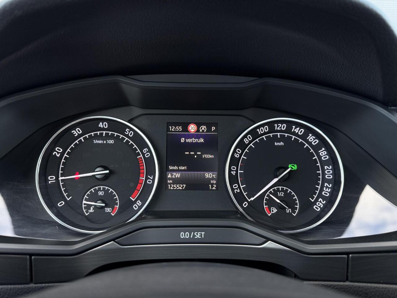 Skoda SUPERB Combi 1.5 TSI ACT Style Business Automaat ?Panoramadak ?Bi-Xenon ?Navigatie Full Map ?Vol Leder ?Apple Carplay & Android Auto ?Comfortstoelen met geheugen ?Elektrische A.Klep ?Climate ?Cruise ?Stoelverwarming ?Parkeersensoren ?Lichtmetaal 17"