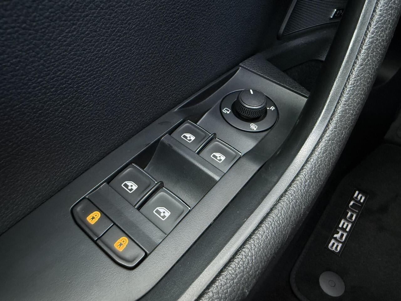 Skoda SUPERB Combi 1.5 TSI ACT Style Business Automaat ?Panoramadak ?Bi-Xenon ?Navigatie Full Map ?Vol Leder ?Apple Carplay & Android Auto ?Comfortstoelen met geheugen ?Elektrische A.Klep ?Climate ?Cruise ?Stoelverwarming ?Parkeersensoren ?Lichtmetaal 17"