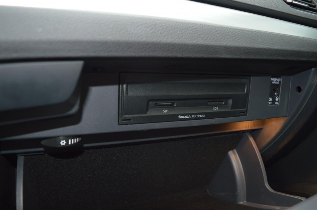 Skoda SUPERB ACT/PANORAMADAK/NAVI/XENON/P 1.5 TSI ACT Amb. Bns