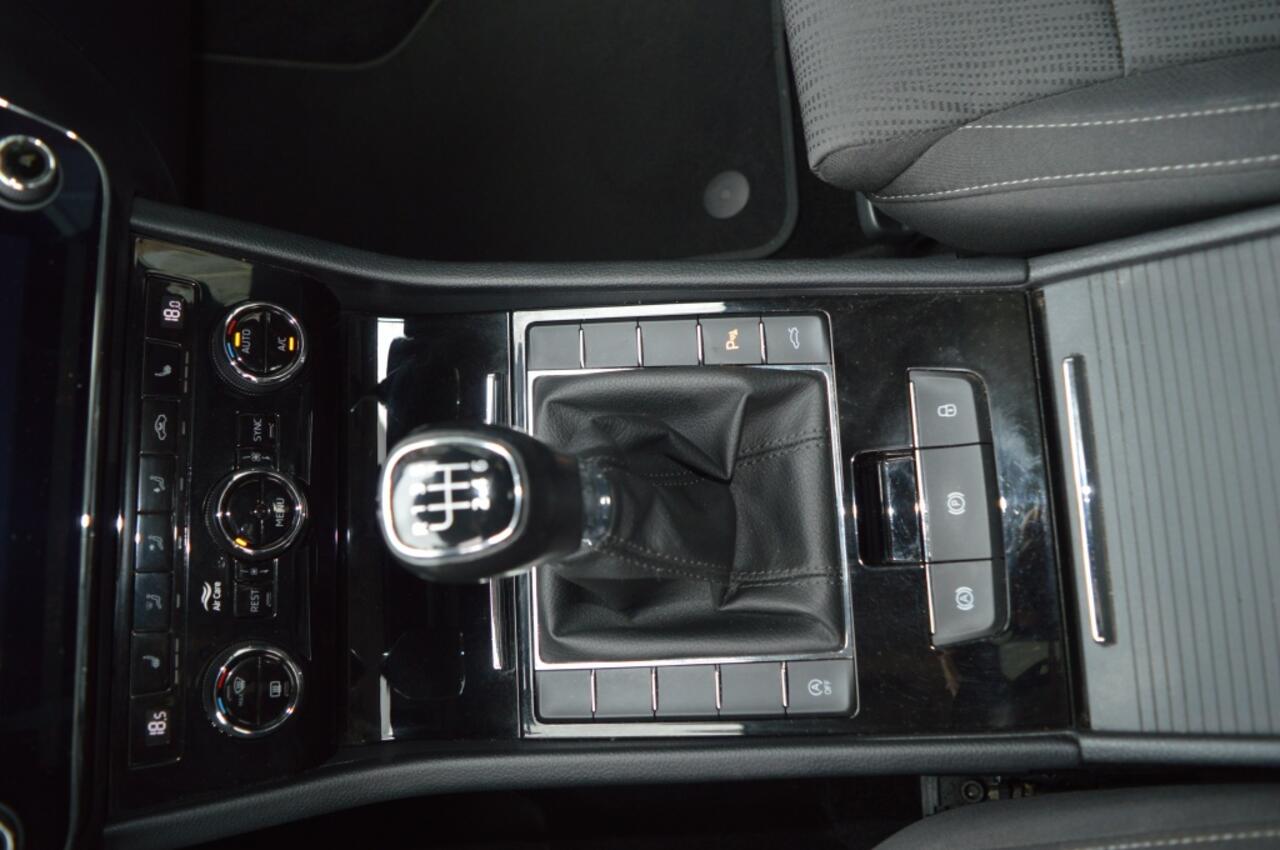 Skoda SUPERB ACT/PANORAMADAK/NAVI/XENON/P 1.5 TSI ACT Amb. Bns