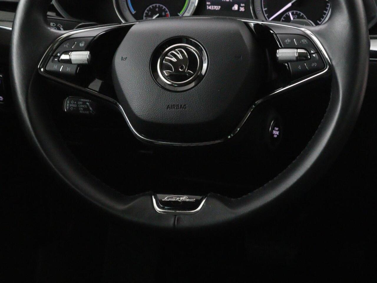 Skoda SUPERB 1.4 TSI iV Laurin & Klement | Leder | Trekhaak | Adaptive cruise | Stoelverwarming | Canton Sound | Navigatie | Memory | Full LED | Keyless | Carplay | PHEV