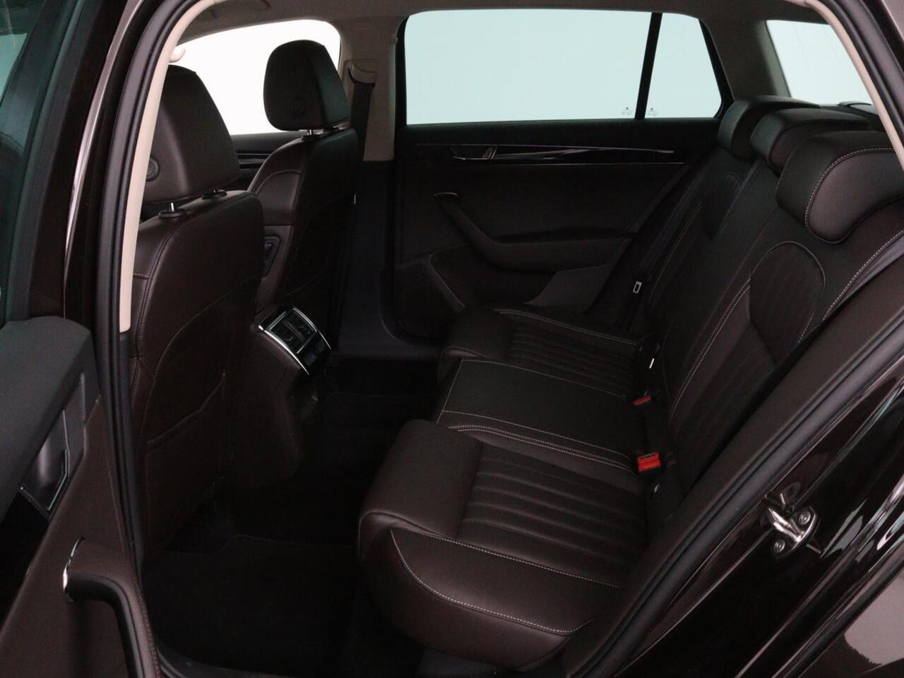 Skoda SUPERB 1.4 TSI iV Laurin & Klement | Leder | Trekhaak | Adaptive cruise | Stoelverwarming | Canton Sound | Navigatie | Memory | Full LED | Keyless | Carplay | PHEV