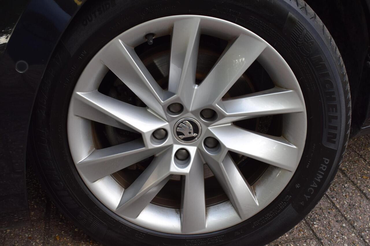Skoda SUPERB Combi 1.4 TSI iV Business VOLLE AUTO / Wegkl. Trekhaak!