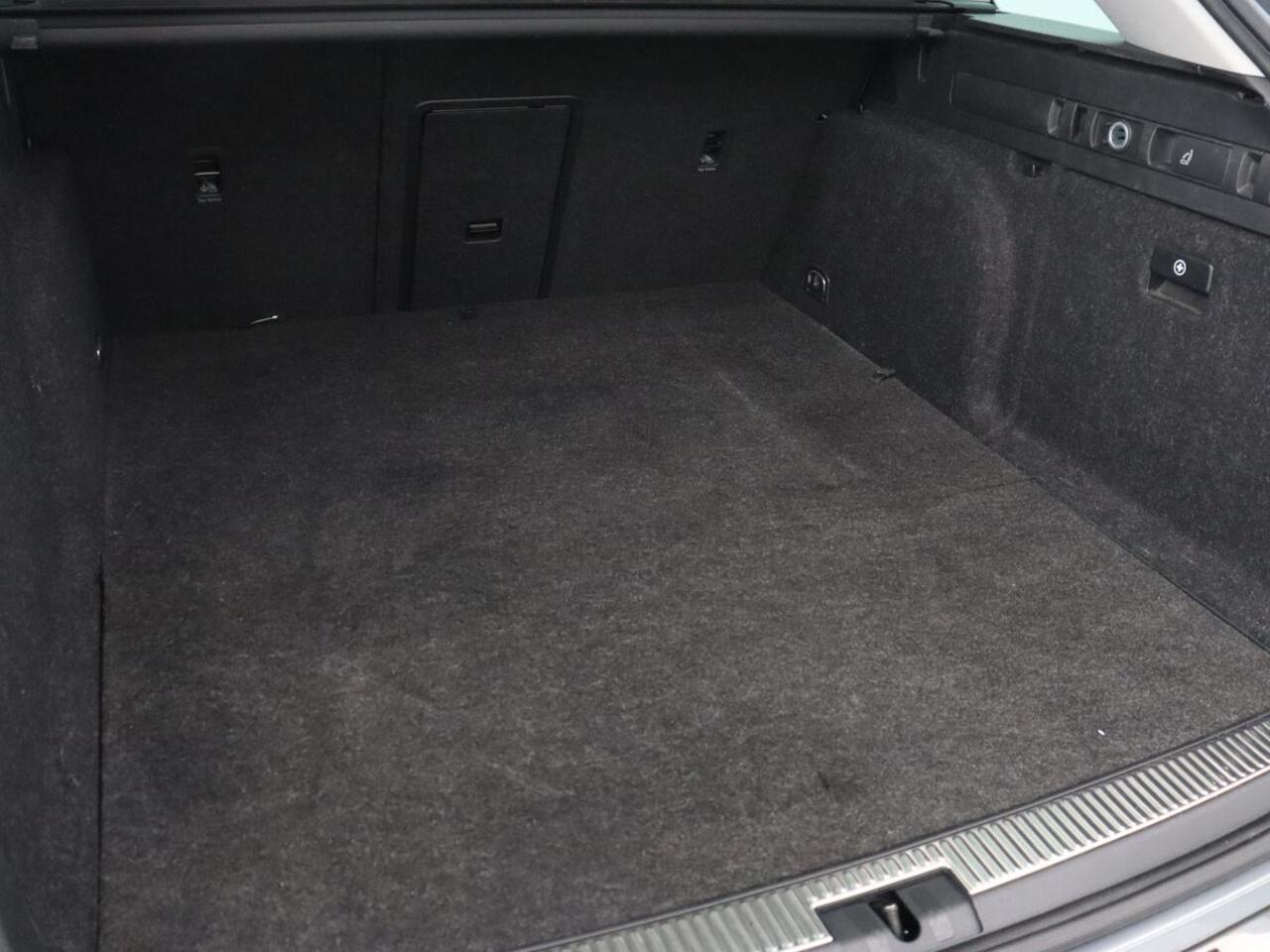 Skoda SUPERB 1.4 TSI iV Business Edition | 1e eigenaar | Stoelverwarming | Camera | Carplay | Full LED | Navigatie | Cruise control | Climate control | PHEV | Plug In