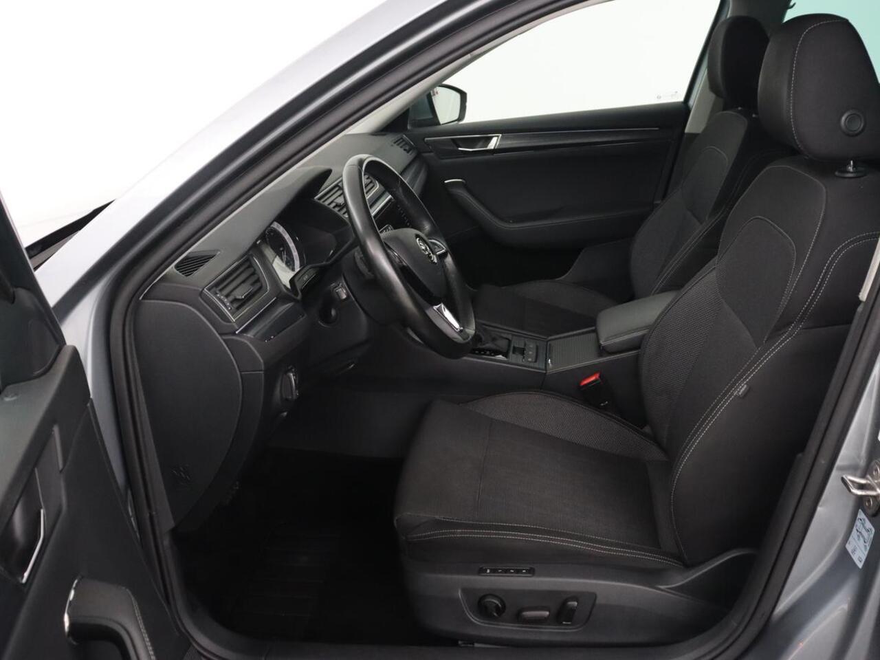 Skoda SUPERB 1.4 TSI iV Business Edition | 1e eigenaar | Stoelverwarming | Camera | Carplay | Full LED | Navigatie | Cruise control | Climate control | PHEV | Plug In