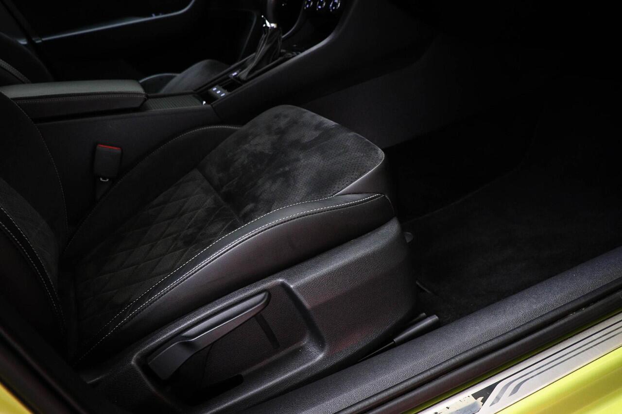 Skoda SUPERB 1.5 TSI ACT Sportline Business | UPGRADE BUSINESS PACK | VOORRUITVERWARMING | CAMERA