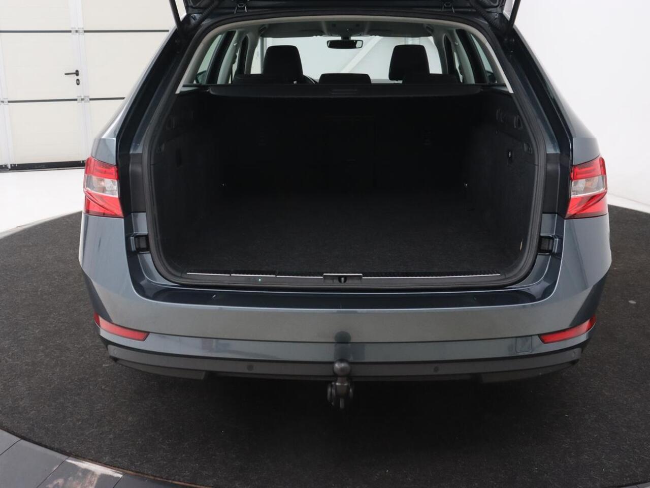 Skoda SUPERB 1.4 TSI iV Business Edition | Trekhaak | Stoel & stuurverwarming | Camera | Carplay | Memory | Navigatie | Full LED | Climate control | Parkeerhulp