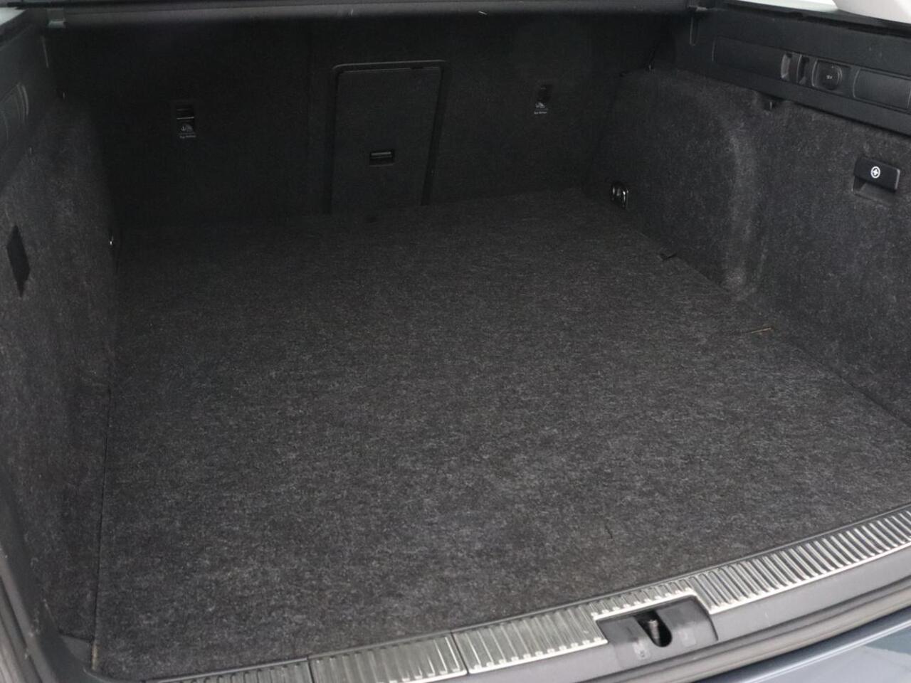 Skoda SUPERB 1.4 TSI iV Business Edition | Trekhaak | Stoel & stuurverwarming | Camera | Carplay | Memory | Navigatie | Full LED | Climate control | Parkeerhulp