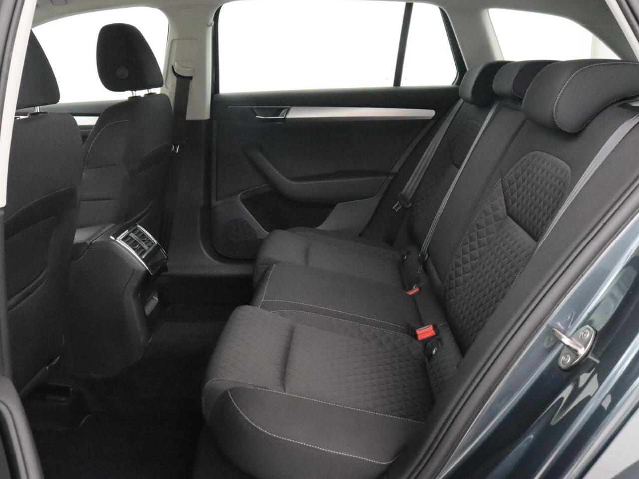 Skoda SUPERB 1.4 TSI iV Business Edition | Trekhaak | Stoel & stuurverwarming | Camera | Carplay | Memory | Navigatie | Full LED | Climate control | Parkeerhulp