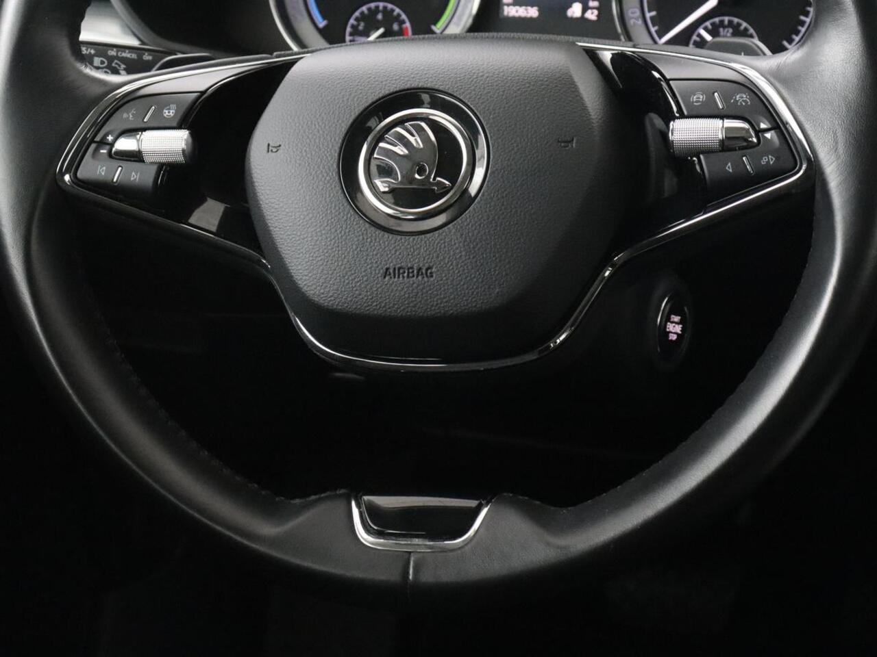 Skoda SUPERB 1.4 TSI iV Business Edition | Trekhaak | Stoel & stuurverwarming | Camera | Carplay | Memory | Navigatie | Full LED | Climate control | Parkeerhulp