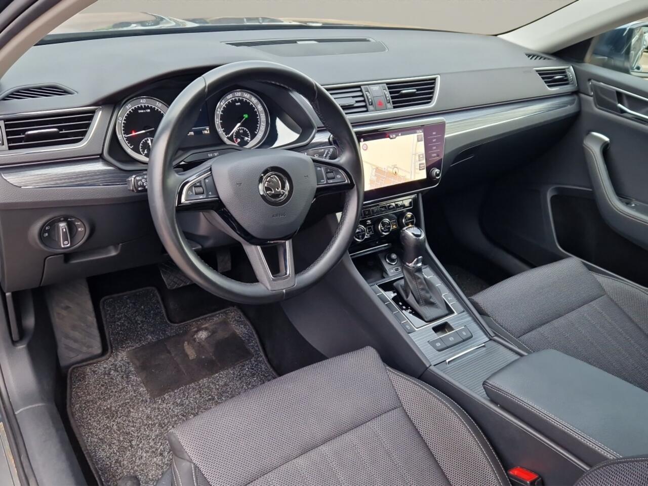 Skoda SUPERB Combi 1.5 TSI Business Edition Trekhaak - Carplay - NL Auto