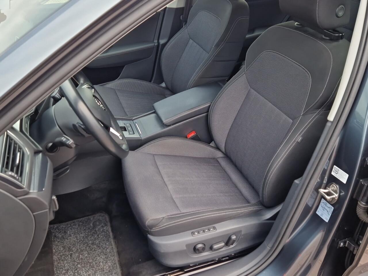 Skoda SUPERB Combi 1.5 TSI Business Edition Trekhaak - Carplay - NL Auto