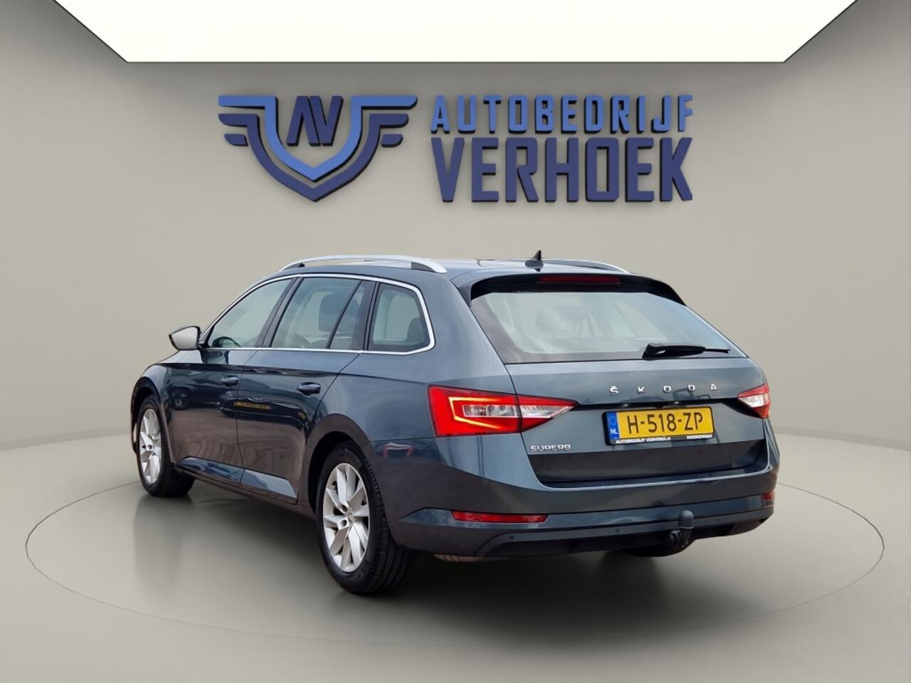 Skoda SUPERB Combi 1.5 TSI Business Edition Trekhaak - Carplay - NL Auto